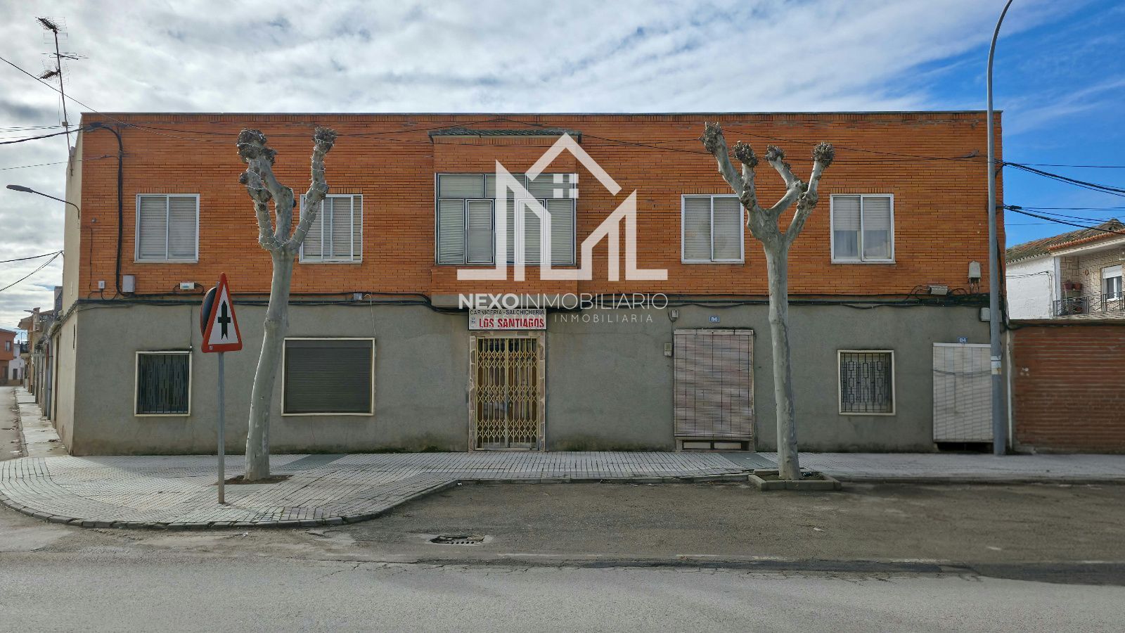 Vista exterior de Casa o xalet en venda en Lillo amb Terrassa, Traster i Moblat