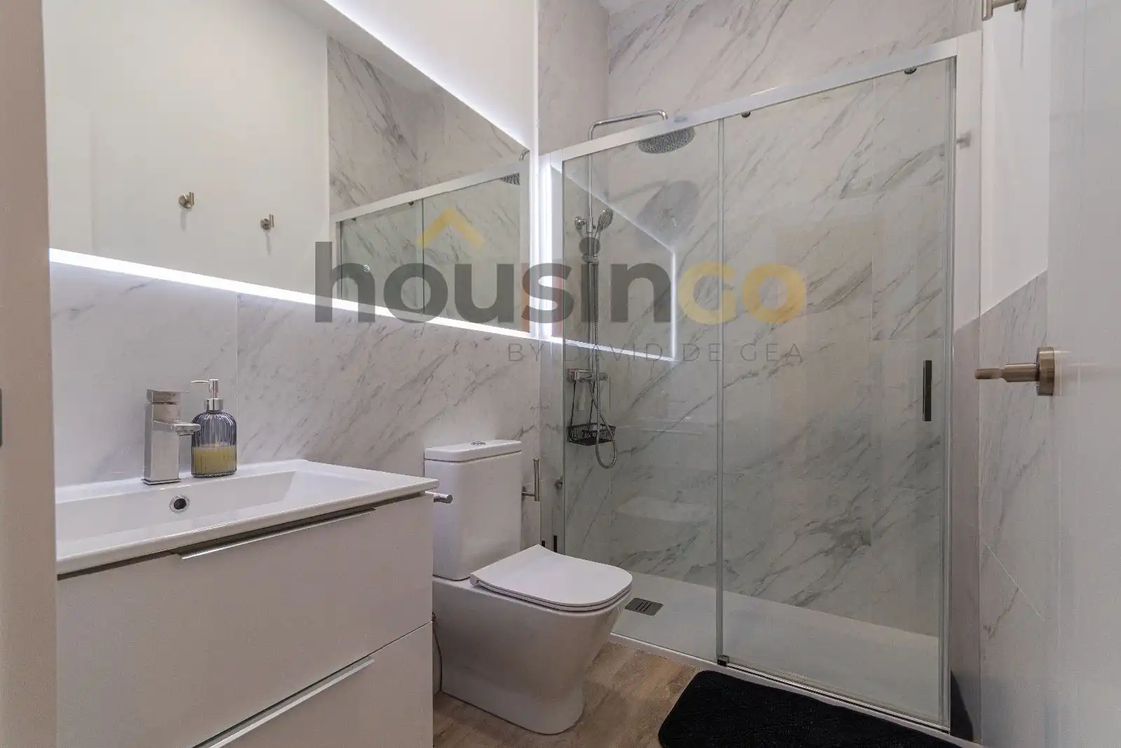 Bathroom of Flat for rent in Madrid  with Air Conditioner, Heating and Furnished