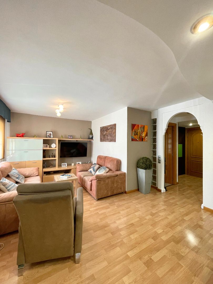 Sala d'estar de Pis en venda en  Zaragoza Capital amb Aire condicionat, Calefacció i Moblat