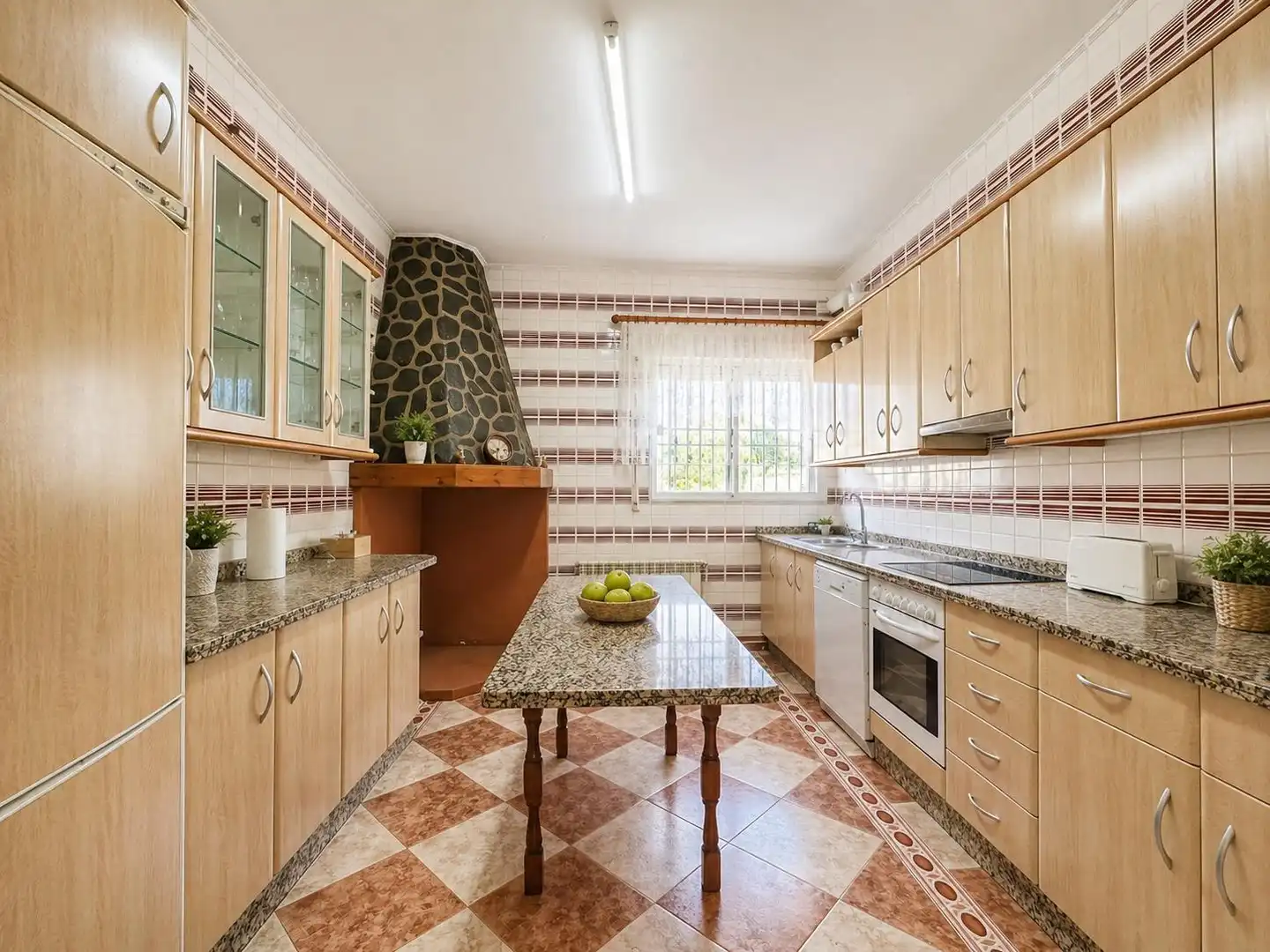 Cocina de Finca rústica en venta en Píñar con Terraza