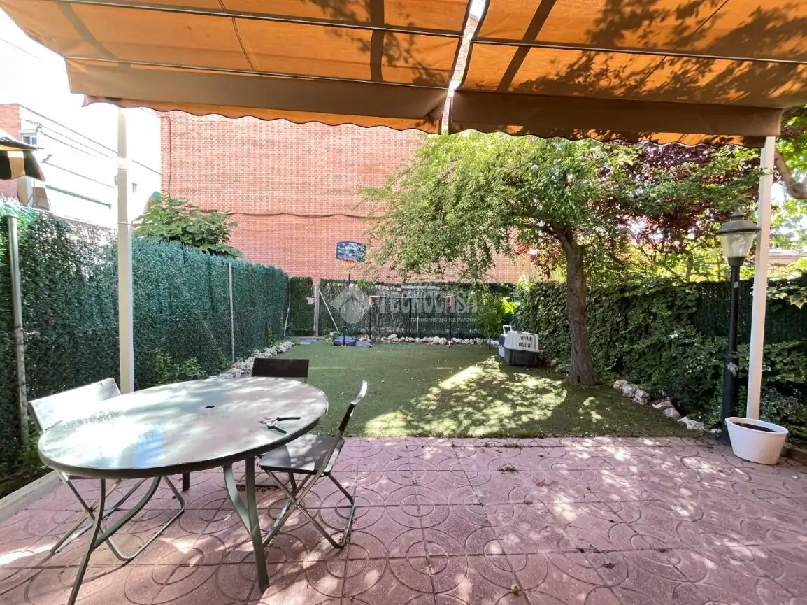 Jardín de Casa adosada en venta en Loeches
