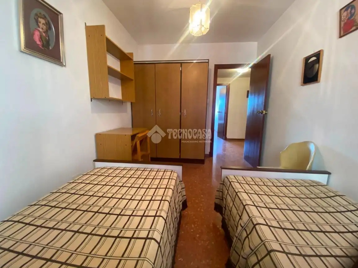 Habitación de Piso en venta en Zaragoza con Calefacción, Terraza y Balcón