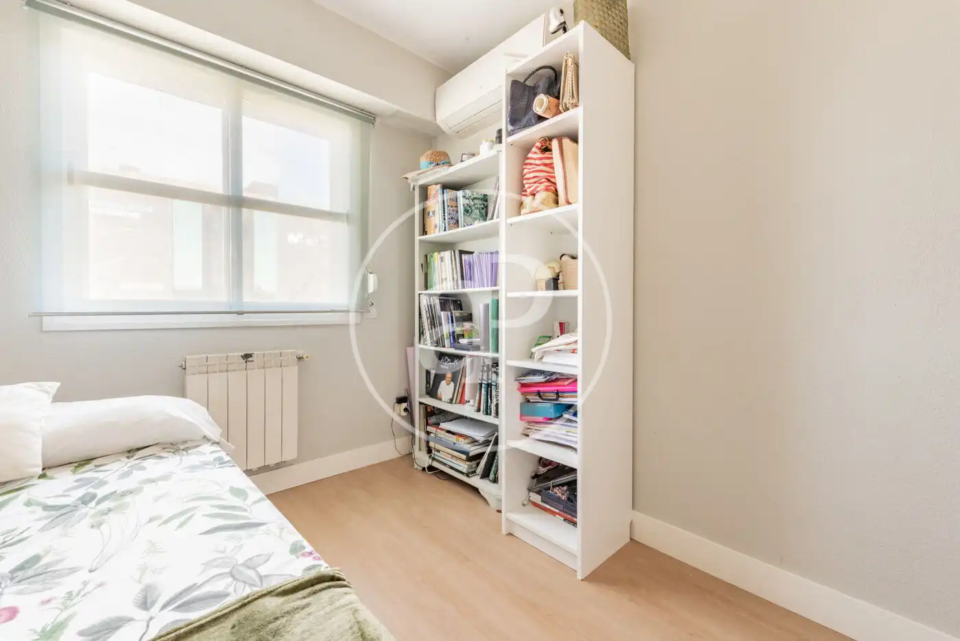 Habitación de Casa adosada en venta en Madrid con Aire acondicionado, Calefacción y Jardín privado