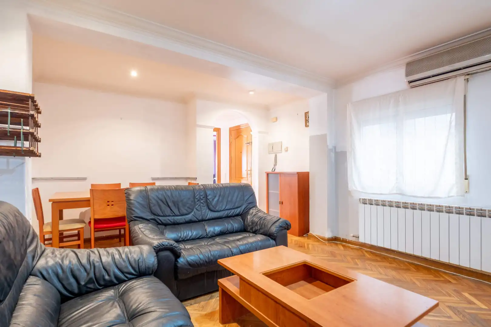Living room of Flat for sale in Zaragoza  with Air Conditioner, Heating and Parquet flooring