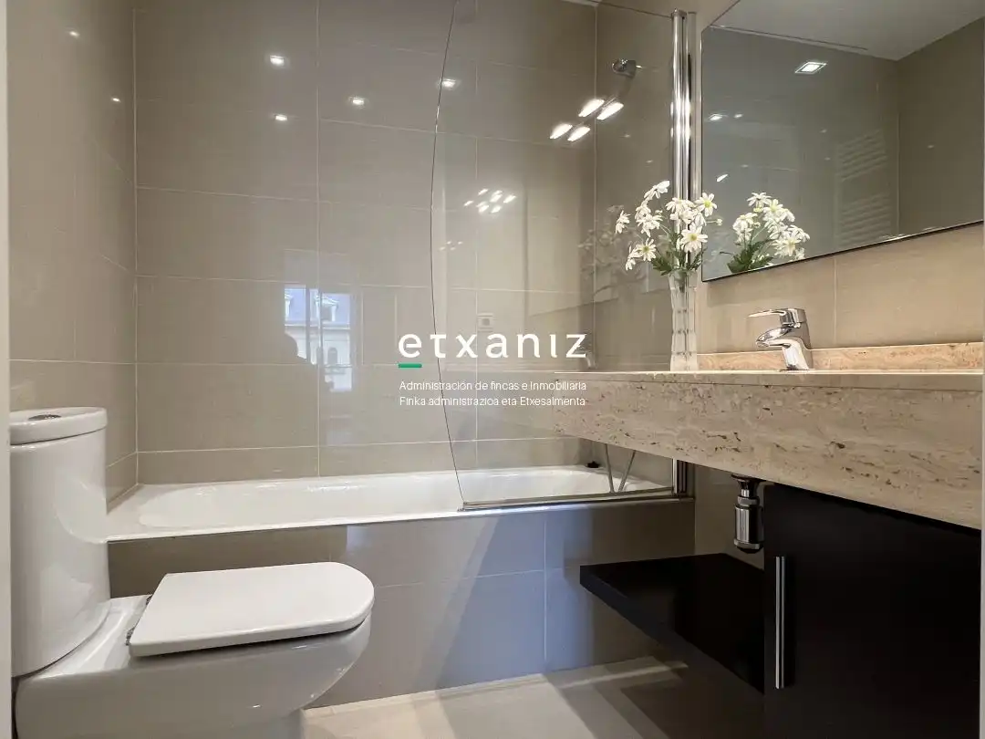 Baño de Piso de alquiler en Donostia - San Sebastián  con Calefacción, Terraza y Horno