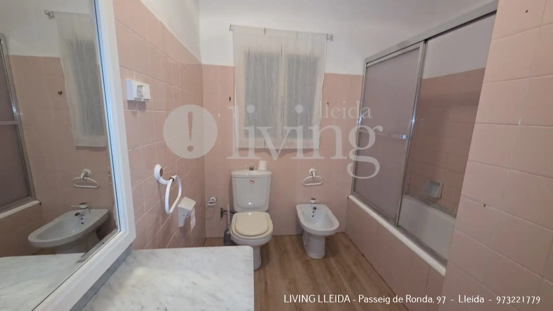 Bathroom of Flat for rent in Lleida  with Heating, Parquet flooring and Furnished