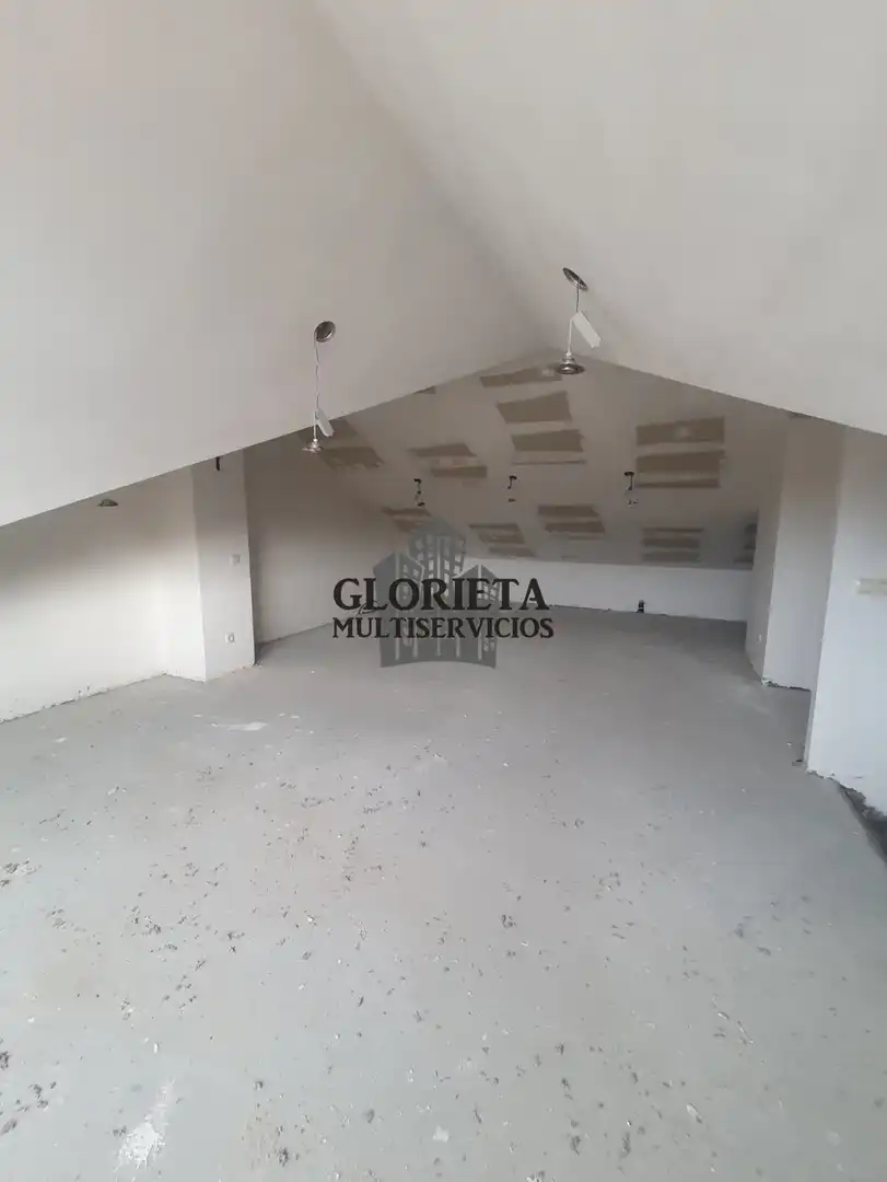 Casa adosada en venta en Vigo  con Calefacción, Parquet y Terraza