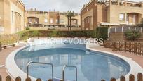 Piscina de Casa o xalet en venda en Sant Just Desvern amb Aire condicionat, Calefacció i Jardí privat