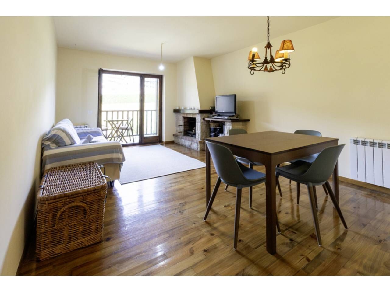 Living room of Flat for sale in Alp  with Heating, Parquet flooring and Furnished