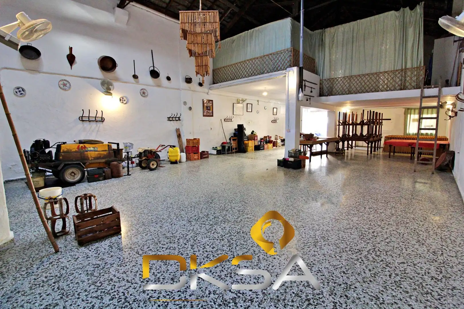 Local comercial en venda a Madrigal