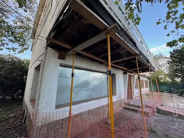 Vista exterior de Casa o xalet en venda en Mataró amb Jardí privat, Parquet i Terrassa