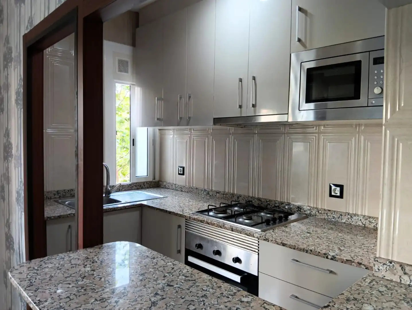 Kitchen of Flat for sale in Barcelona  with Heating, Oven and Microwave