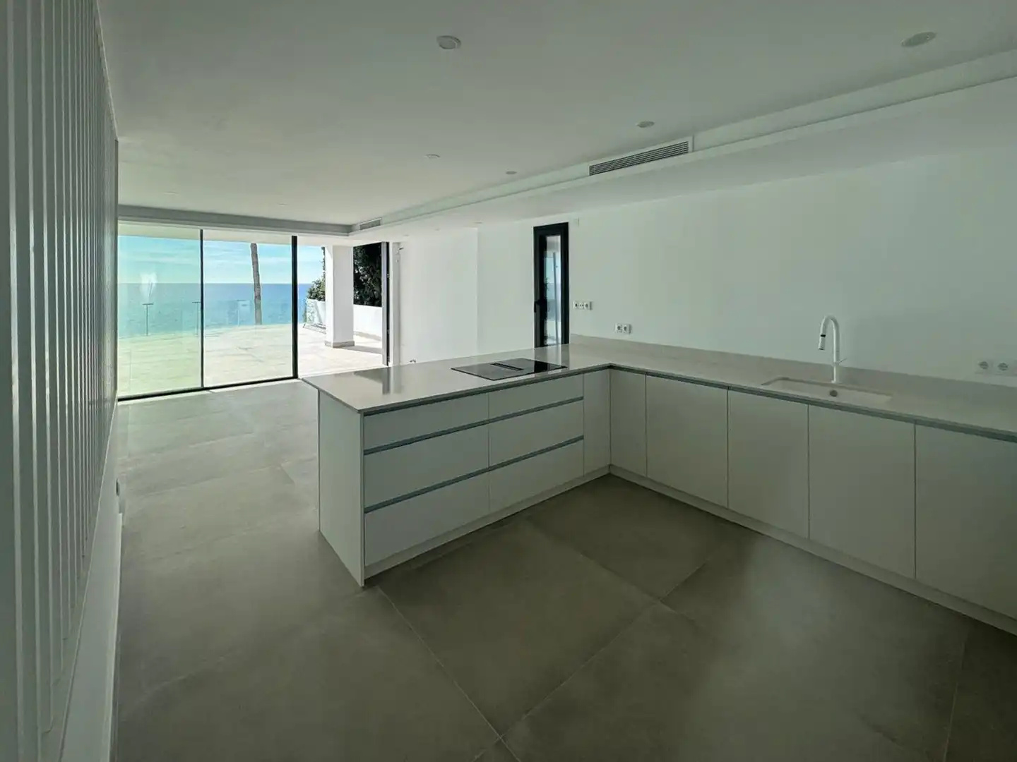 Cocina de Casa o chalet en venta en El Campello con Aire acondicionado, Calefacción y Jardín privado