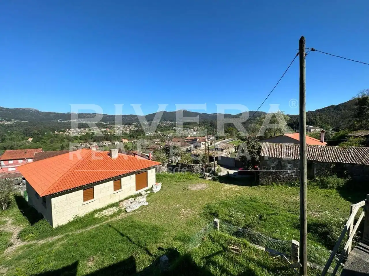Vista exterior de Casa o xalet en venda en Gondomar amb Jardí privat