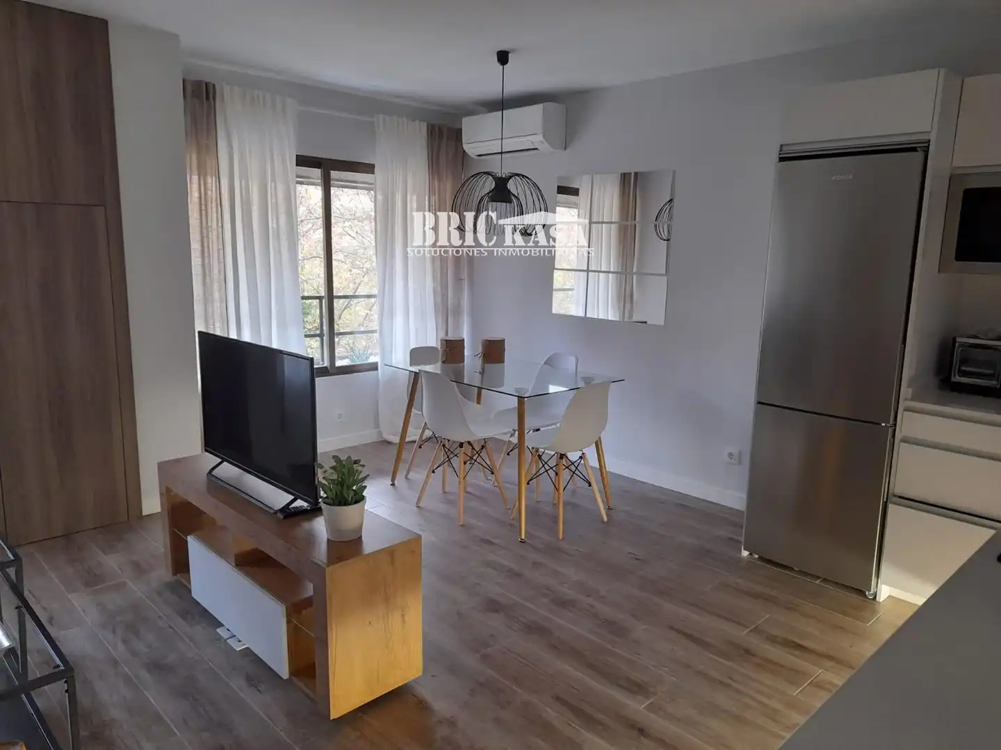 Außenansicht von Wohnung zur Miete in Cáceres mit Klimaanlage, Heizung und Schwimmbad