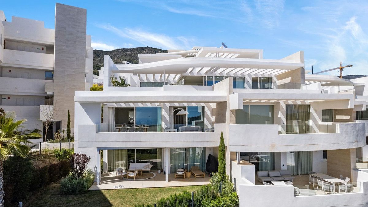 Exterior view of Flat for sale in Marbella  with Terrace and Swimming Pool