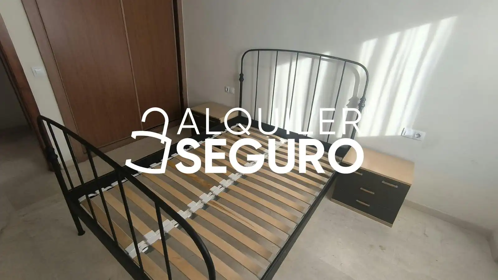 Habitación de Piso de alquiler en Dos Hermanas con Aire acondicionado, Piscina y Amueblado