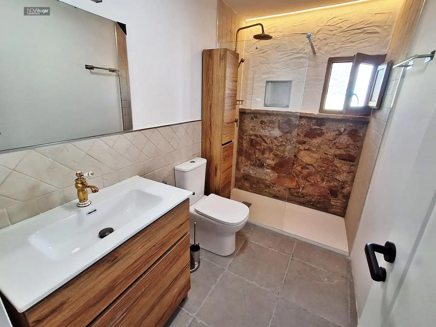 Baño de Piso de alquiler en Málaga con Aire acondicionado, Calefacción y Jardín privado