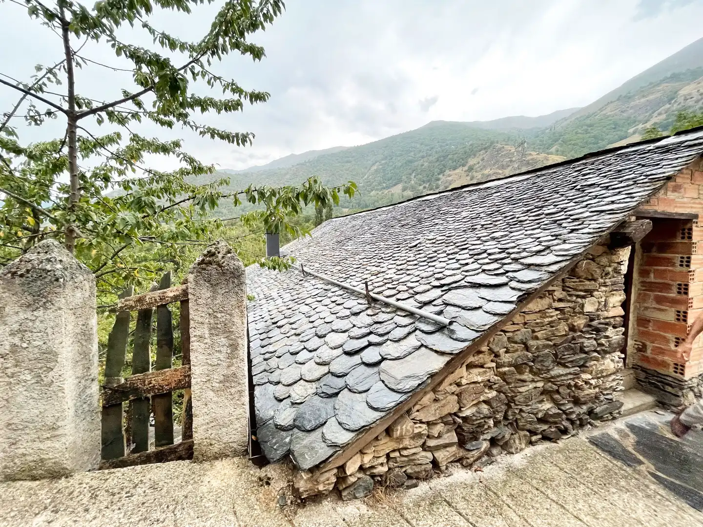 Exterior view of Houses for sale in Lladorre  with Storage room and Furnished