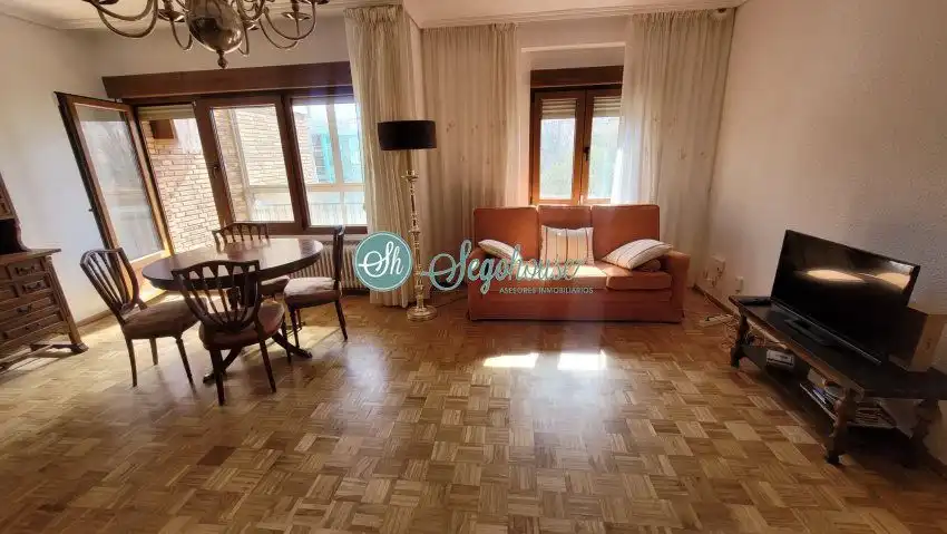 Living room of Flat for sale in Segovia  with Heating, Parquet flooring and Terrace