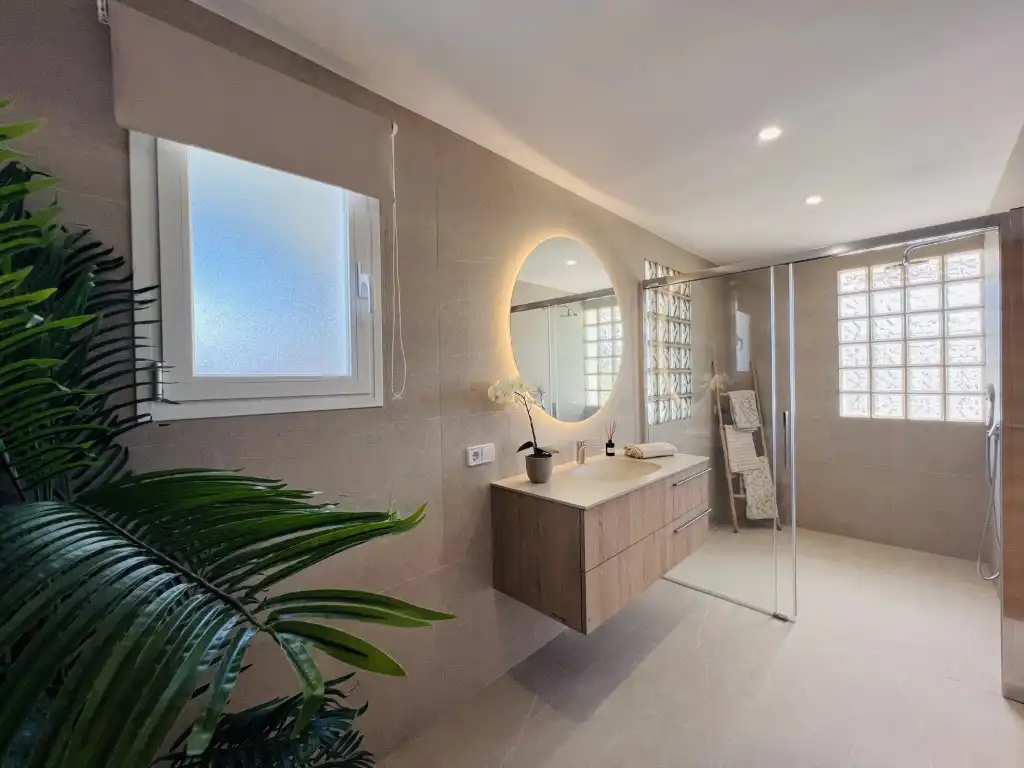 Bathroom of Houses for sale in Calvià  with Air Conditioner, Heating and Private garden