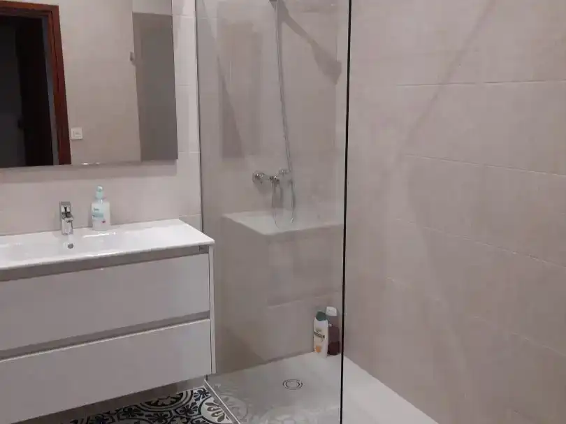 Badezimmer von Erdgeschoss zur Miete in Águilas mit Klimaanlage und Möbliert