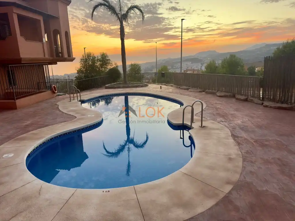 Piscina de Piso en venta en Lo Cea