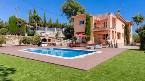 Encantadora Villa Mediterranea con apartamento de invitados, terreno plano de 1550 m2 y vistas espectaculares