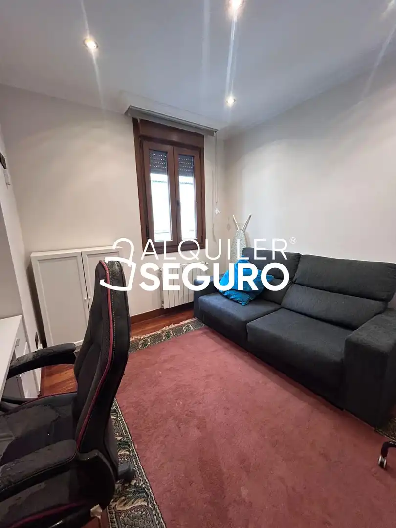 Sala d'estar de Pis de lloguer en Bilbao  amb Calefacció, Terrassa i Moblat