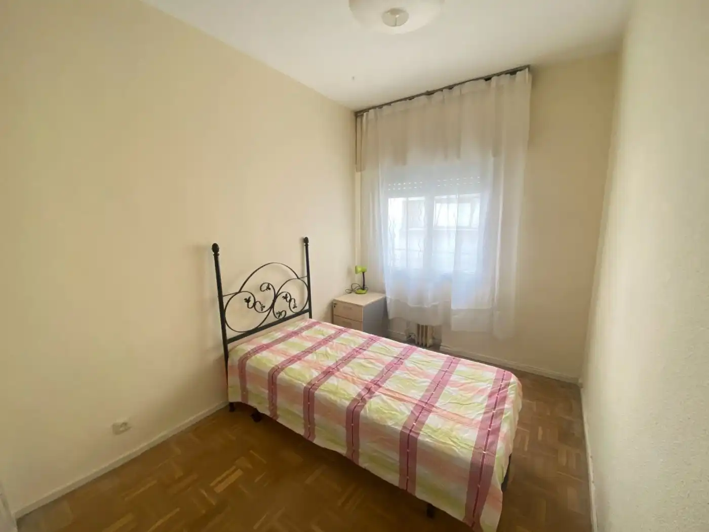 Bedroom of Flat for rent in Madrid  with Air Conditioner, Heating and Private garden