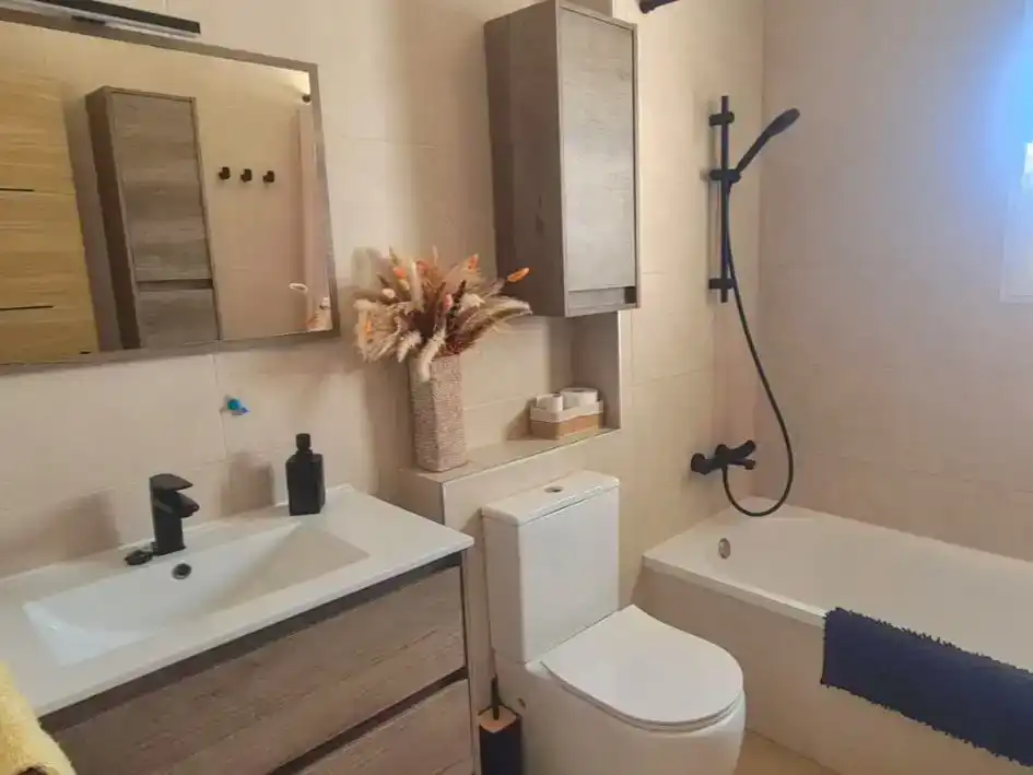 Bany de Pis en venda en Almansa amb Aire condicionat