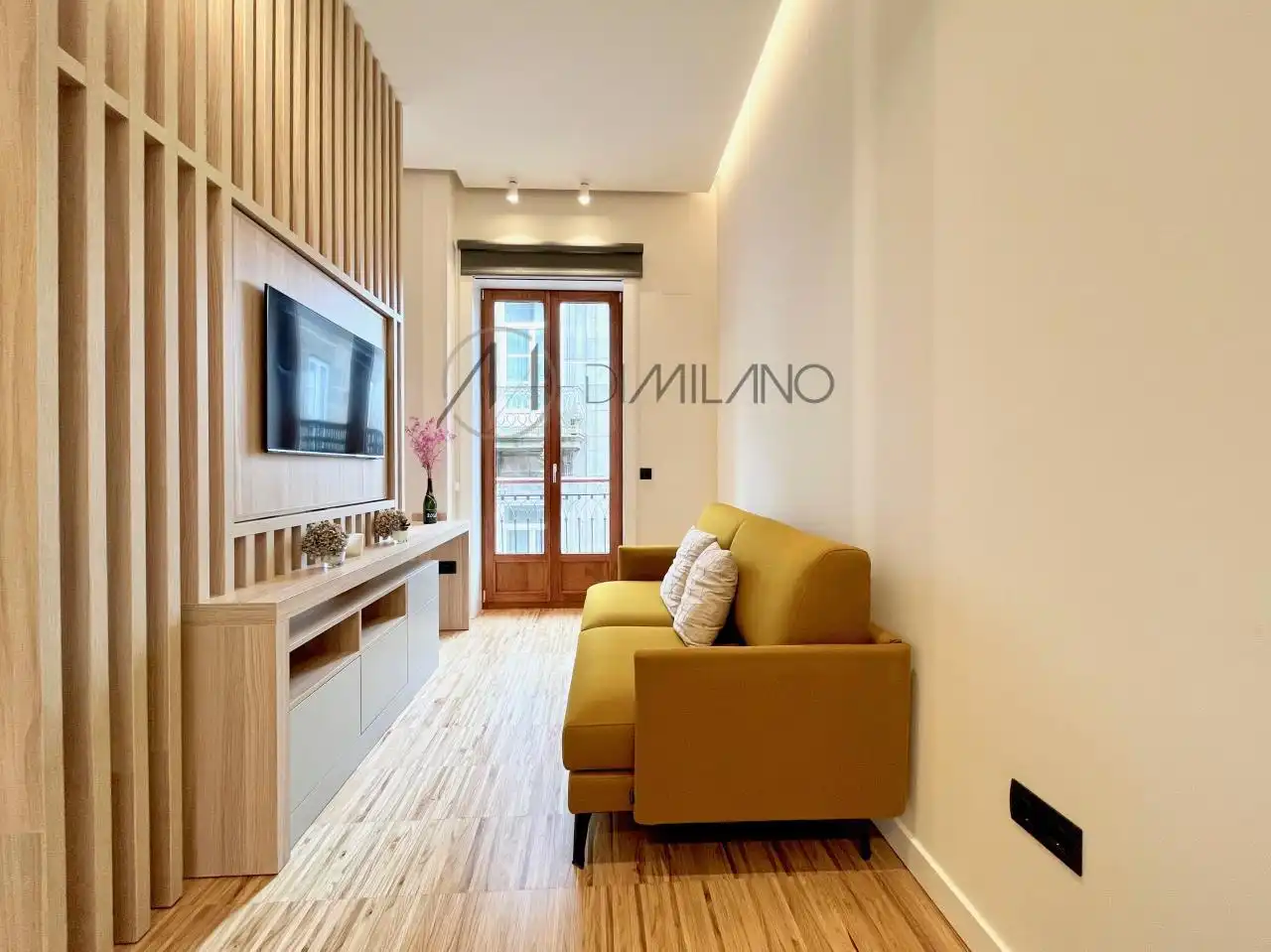 Sala d'estar de Estudi de lloguer en Vigo  amb Calefacció, Parquet i Moblat