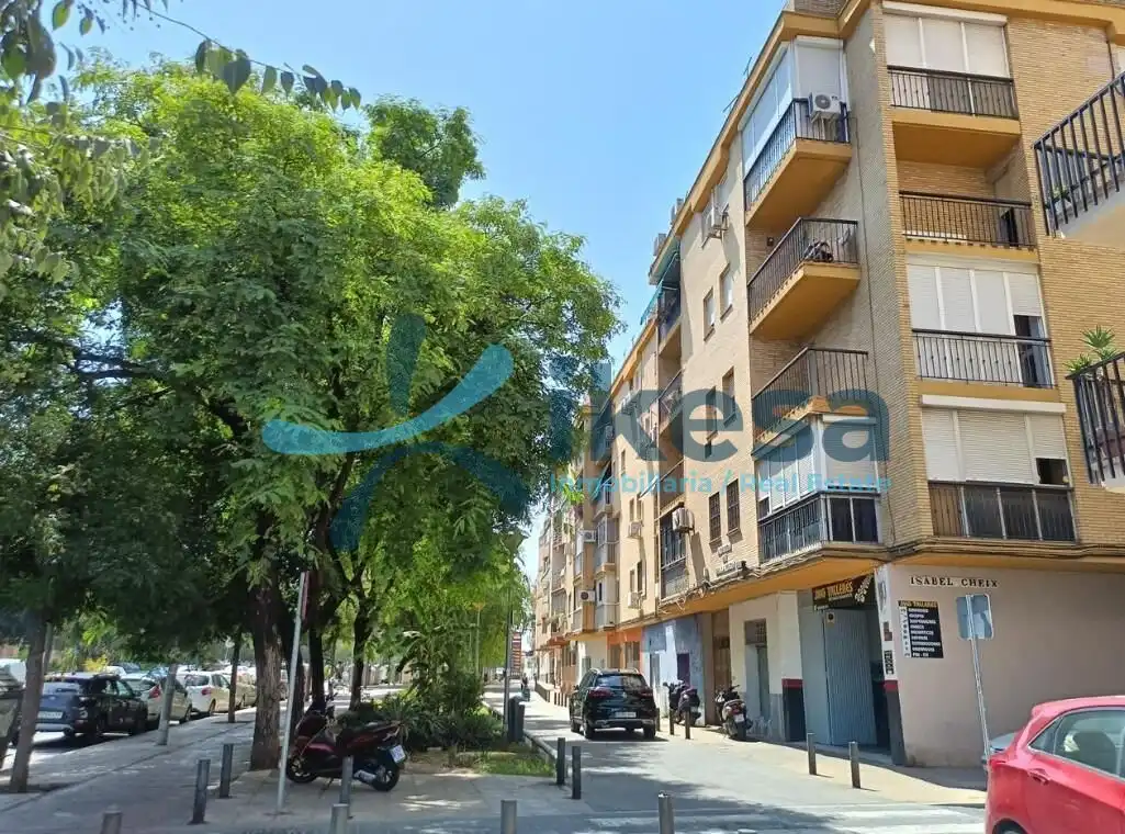 Piso con balcón en venta en Bellavista - La Palmera