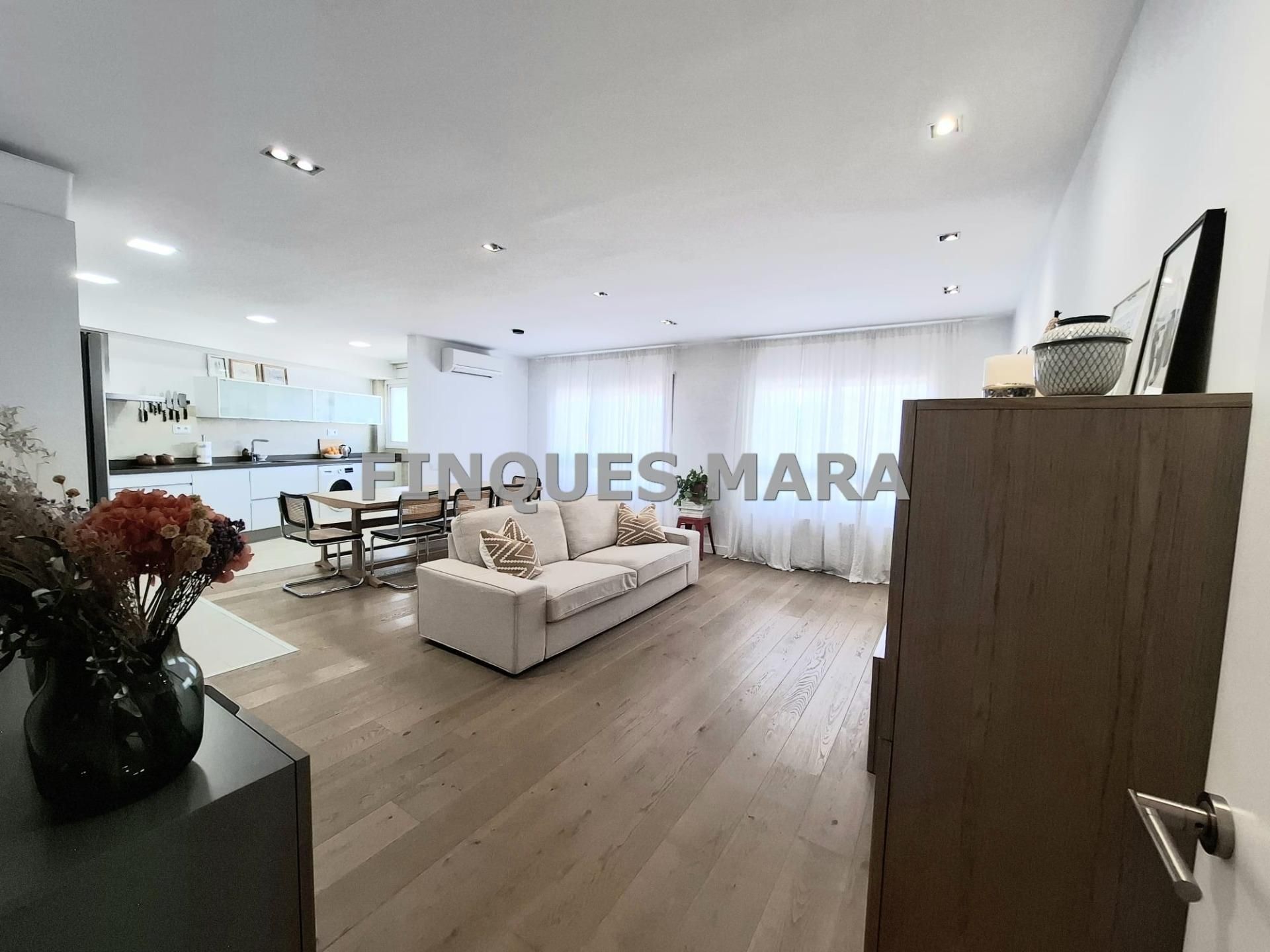 Sala d'estar de Àtic en venda en Sant Boi de Llobregat amb Aire condicionat i Calefacció