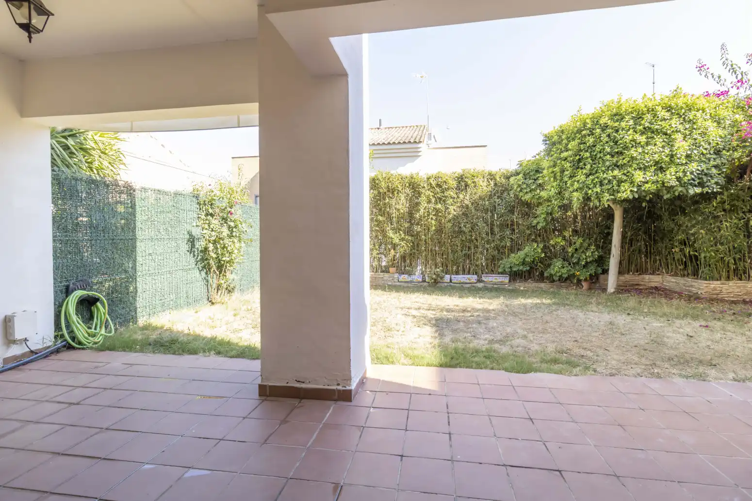 Jardín de Casa adosada en venta en Espartinas con Aire acondicionado, Terraza y Piscina