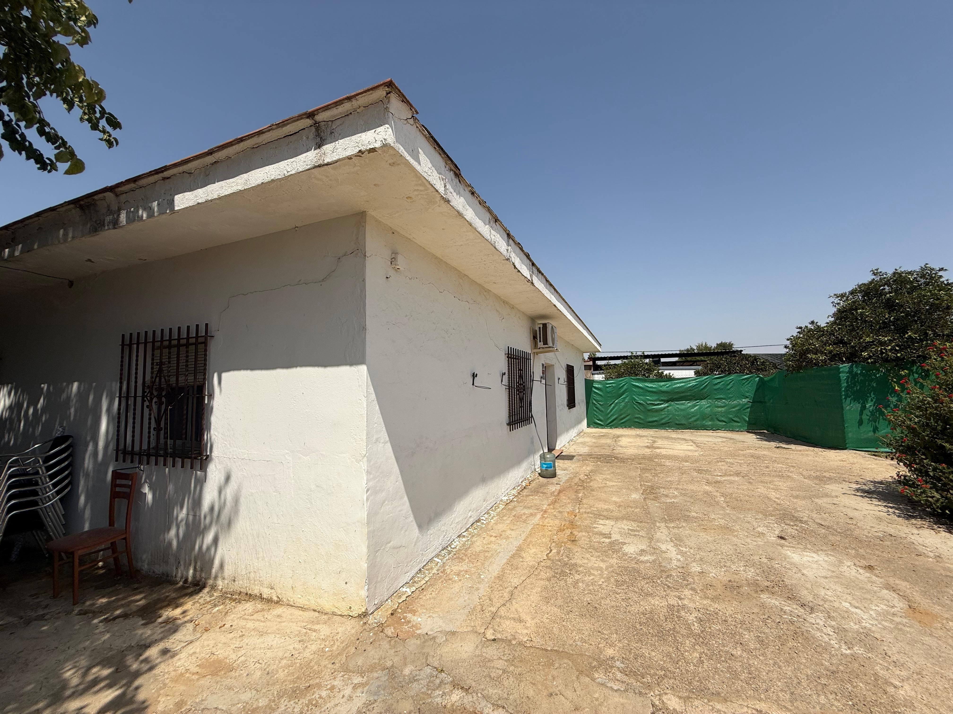 Vista exterior de Finca rústica en venda en Utrera amb Jardí privat i Piscina