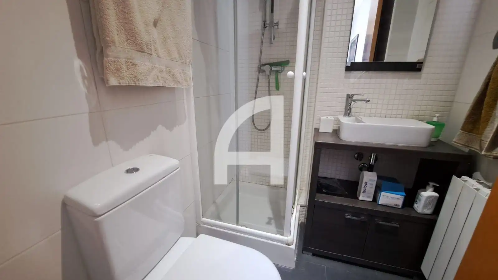 Baño de Piso en venta en Terrassa con Calefacción, Terraza y Amueblado