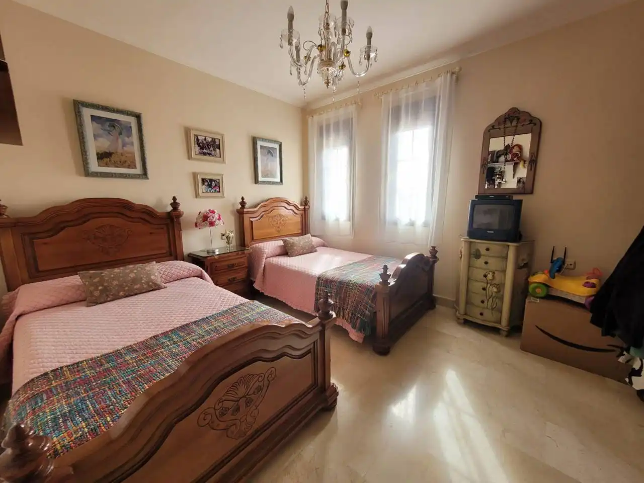 Dormitori de Casa o xalet en venda en Baza amb Jardí privat, Terrassa i Piscina