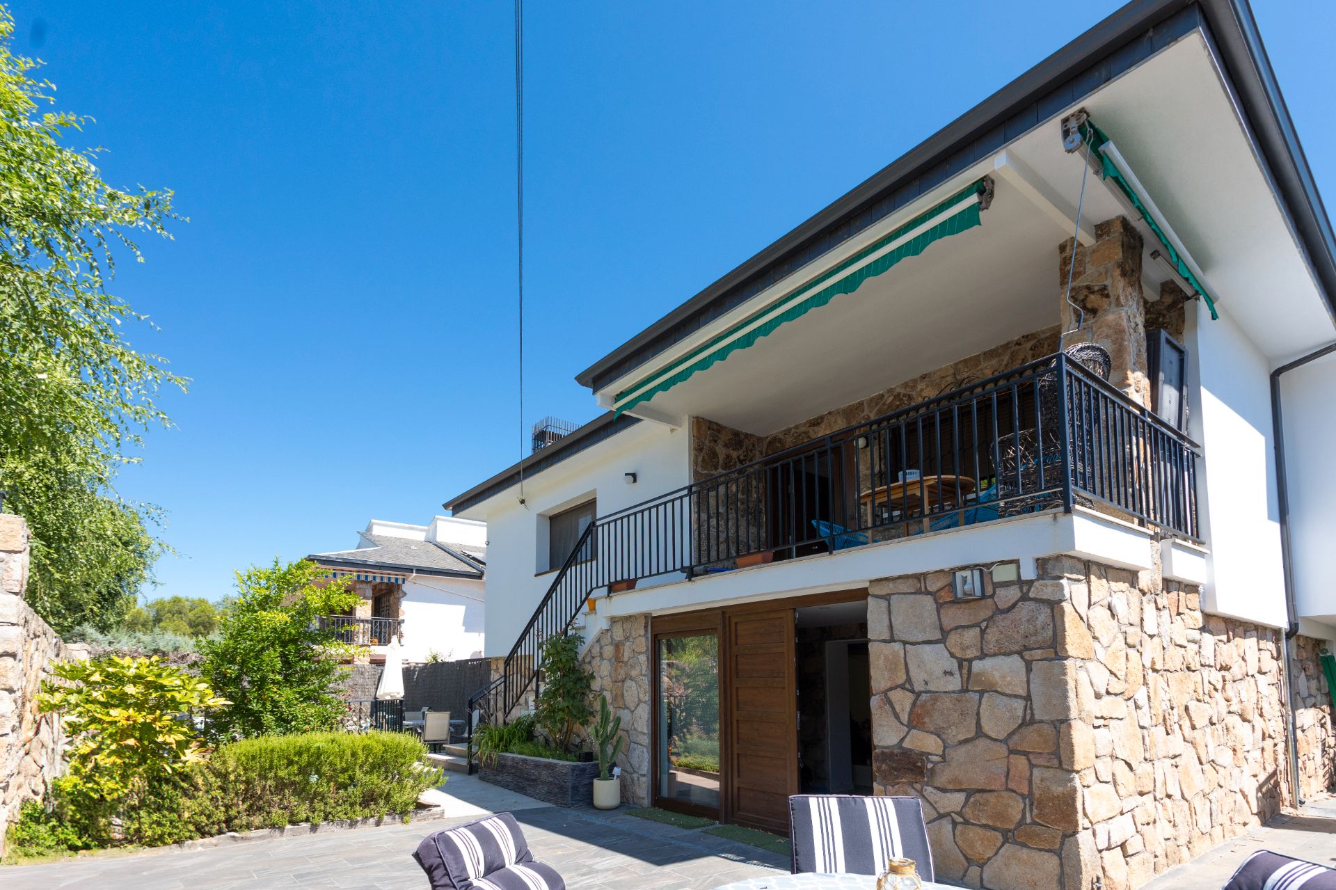 Exterior view of House or chalet for sale in Brunete  with Air Conditioner, Private garden and Terrace