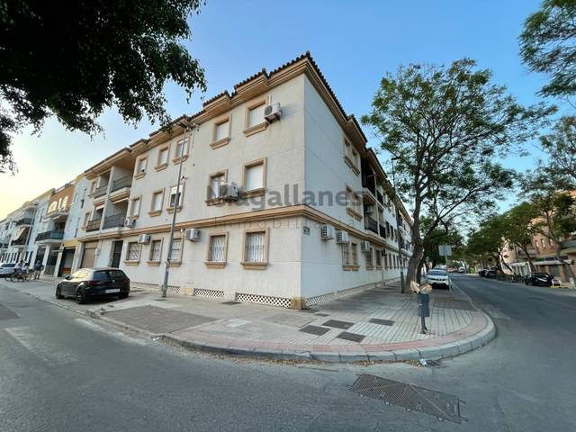 Garaje en Alquiler en Calle Nao Santiago, 6 en V Centenario - Piletas - Capuchinos