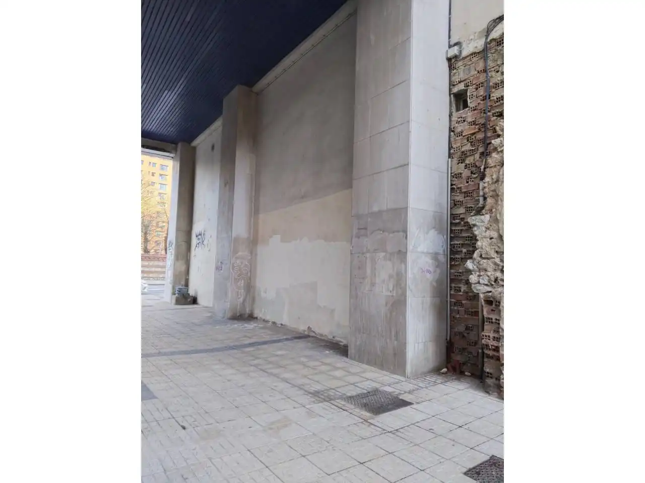 Vista exterior de Local en venda en Burgos