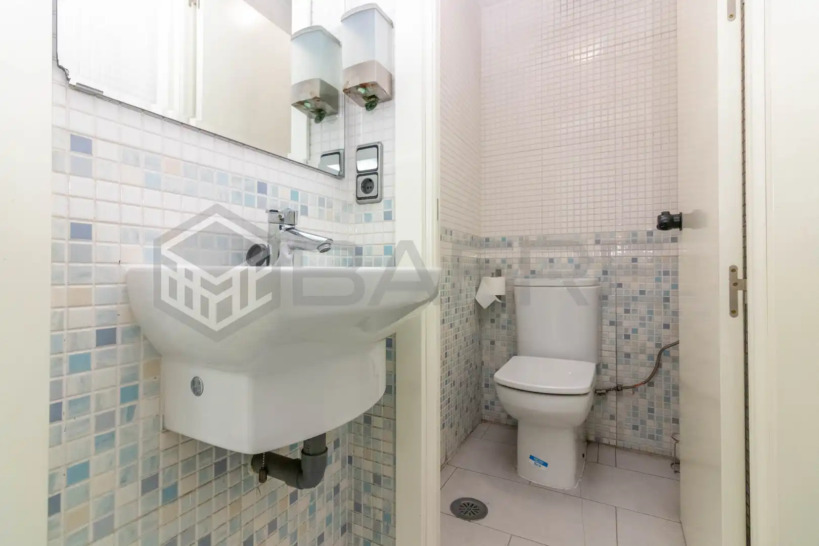 Bathroom of Commercial properties for sale in Madrid