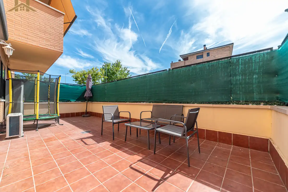 Terraza de Planta baja en venta en Navalcarnero con Aire acondicionado, Calefacción y Jardín privado
