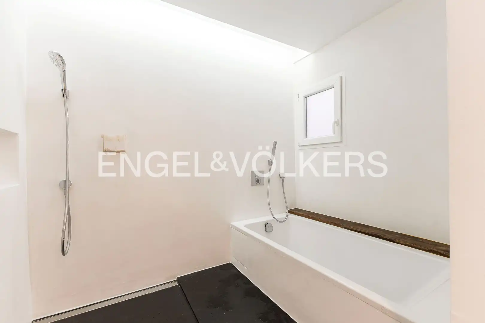 Baño de Piso de alquiler en Barcelona con Aire acondicionado, Calefacción y Parquet