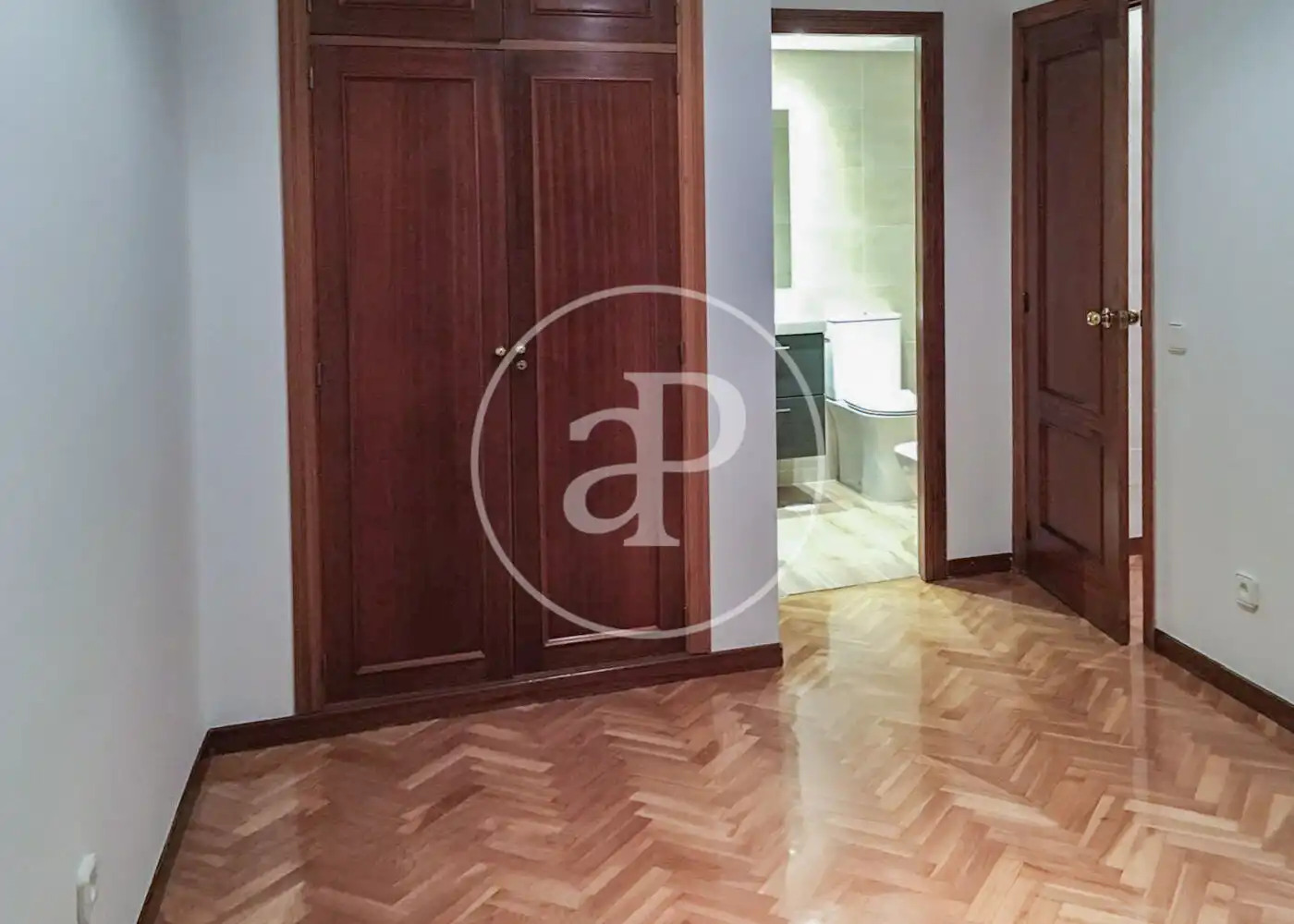 Flat for sale in Madrid  with Air Conditioner, Heating and Private garden