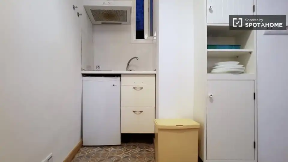Cocina de Piso para compartir en Barcelona con Aire acondicionado, Calefacción y Terraza