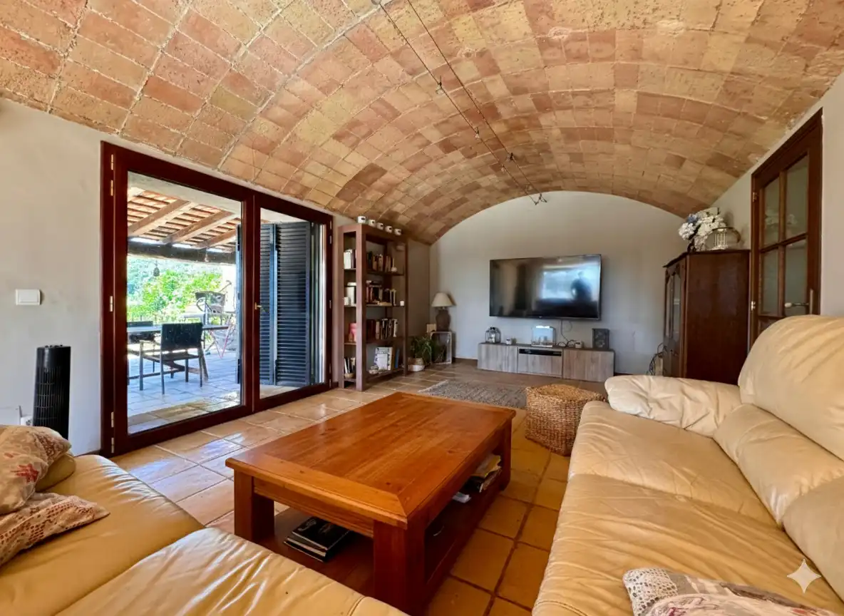 Sala d'estar de Finca rústica en venda en Cruïlles, Monells I Sant Sadurní de L'Heura amb Aire condicionat, Calefacció i Jardí privat
