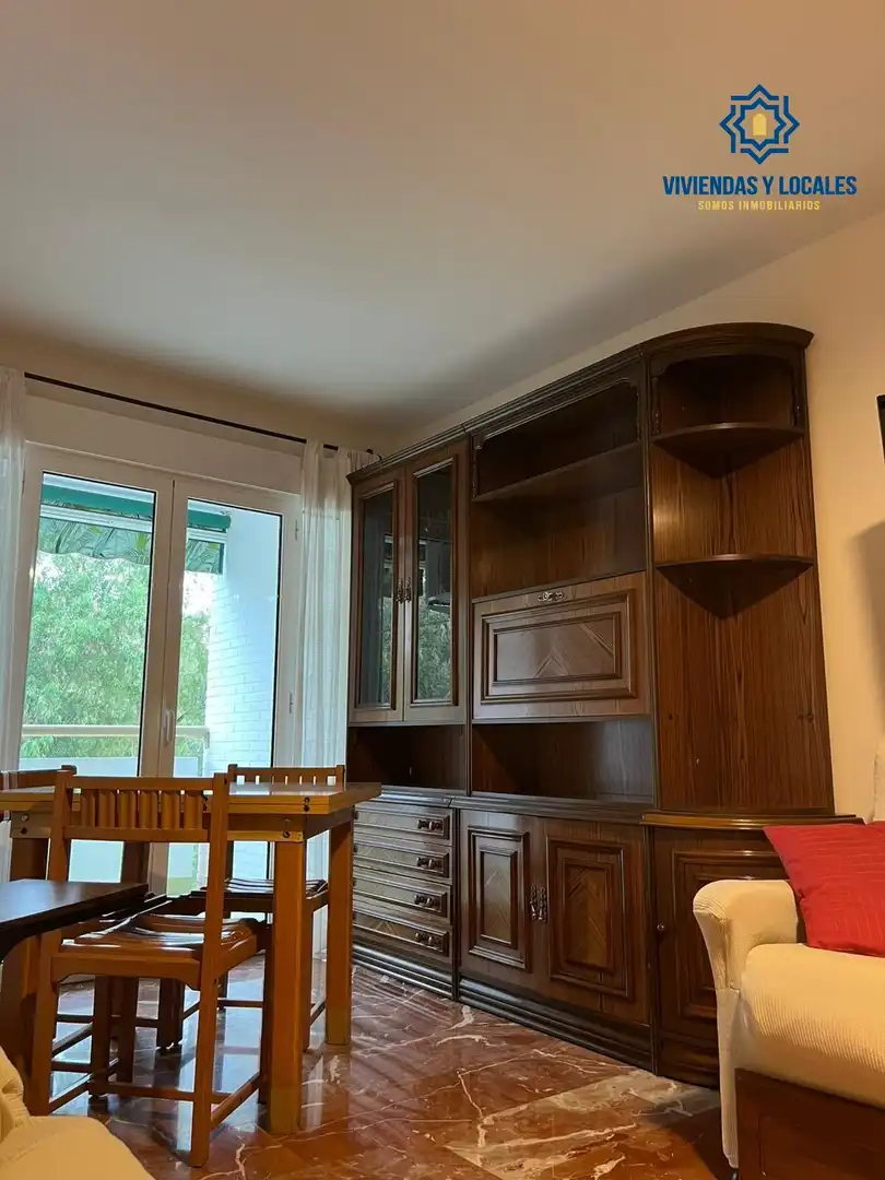 Comedor de Piso de alquiler en Granada con Aire acondicionado, Amueblado y Balcón