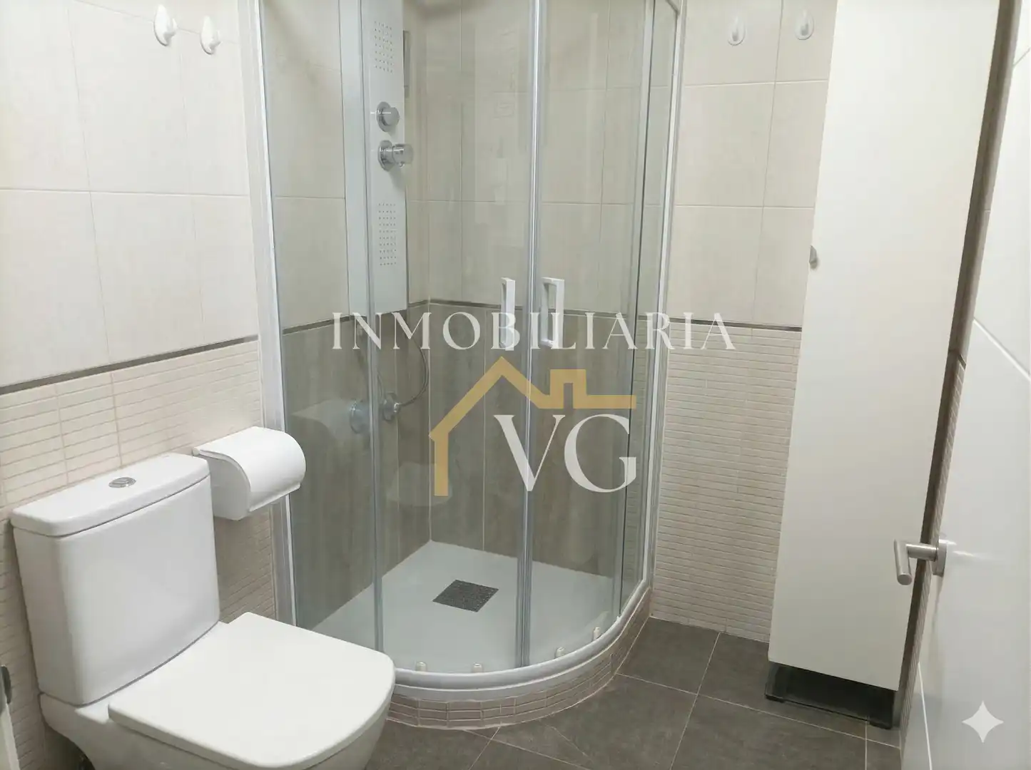 Baño de Apartamento en venta en Guillena con Aire acondicionado, Piscina y Piscina comunitaria