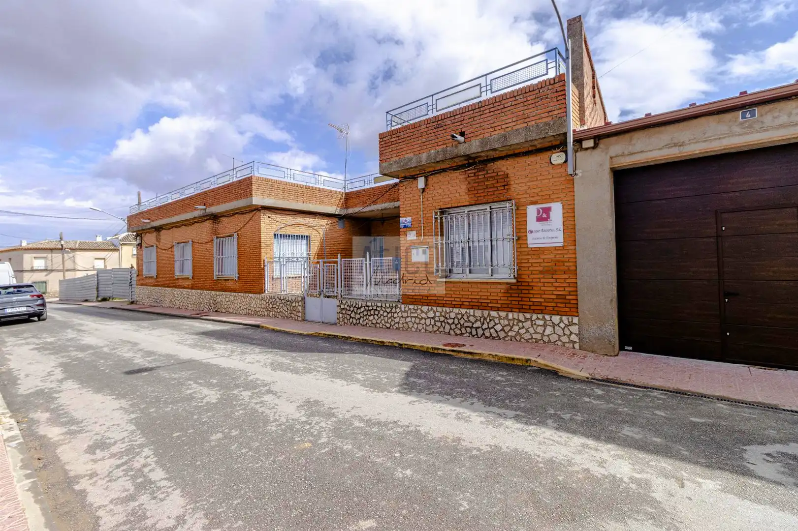 Vista exterior de Casa adosada en venda en Cózar amb Aire condicionat i Terrassa
